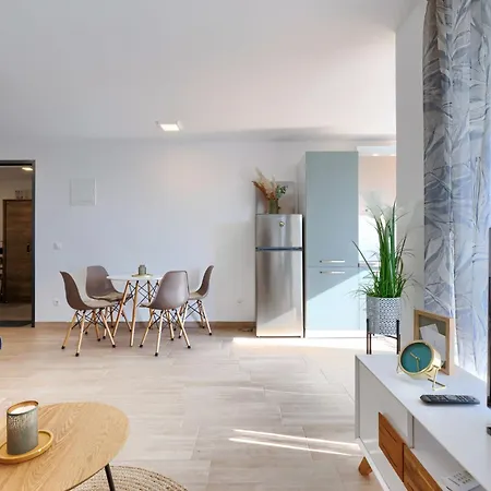 La Mar-1 By Interhome * زامبراتيجا